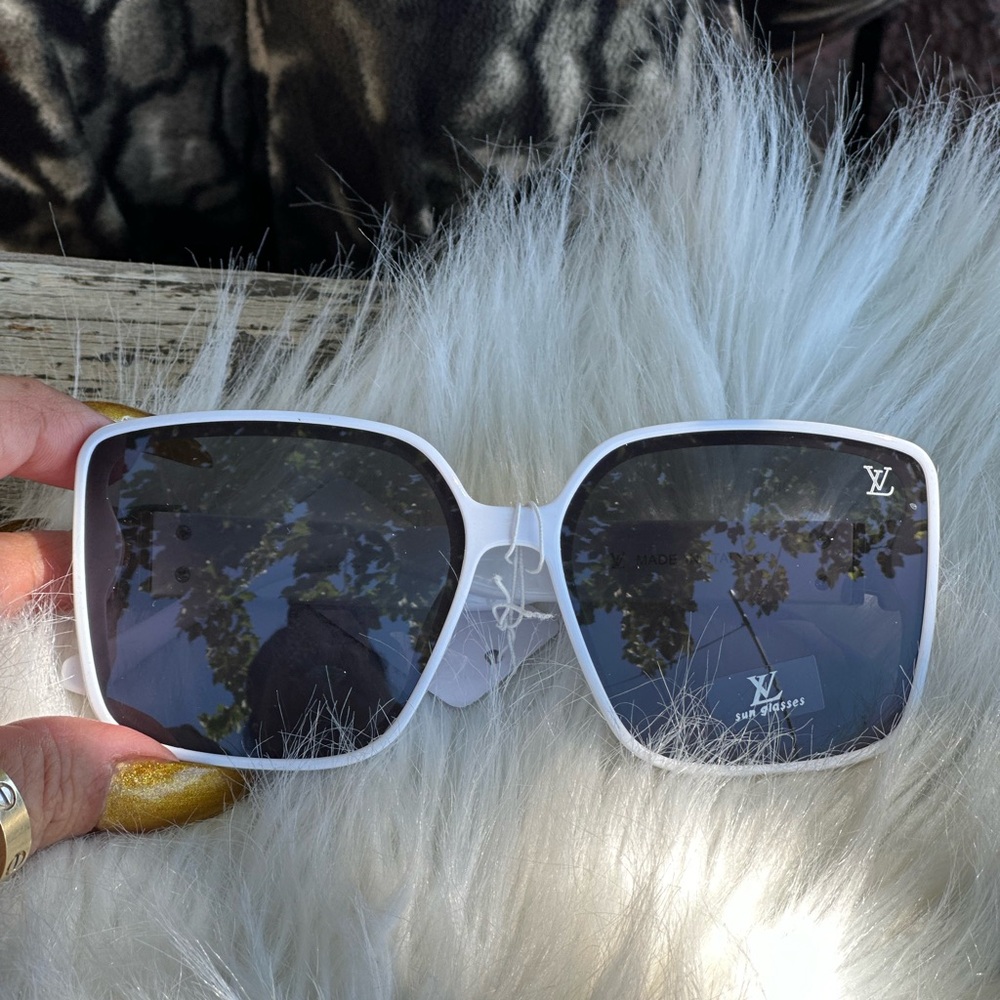 Big Sunglasses Bundle - image 8